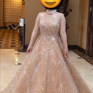 Beautiful dress ,Hijabi friendly. Vlora&Kaltrina